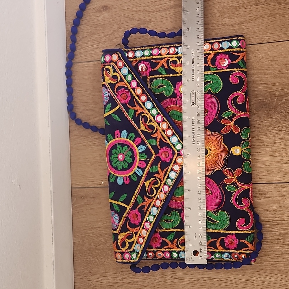Embroidered Purse - Picture 8 of 9
